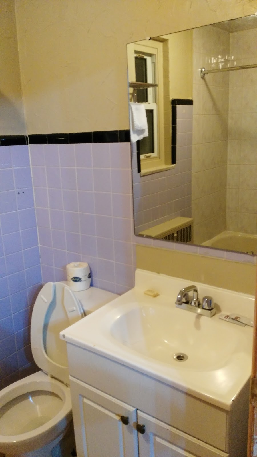 Bestway Motel | 1954 Huron Church Rd, Windsor, ON N9C 2L5, Canada | Phone: (519) 969-7642