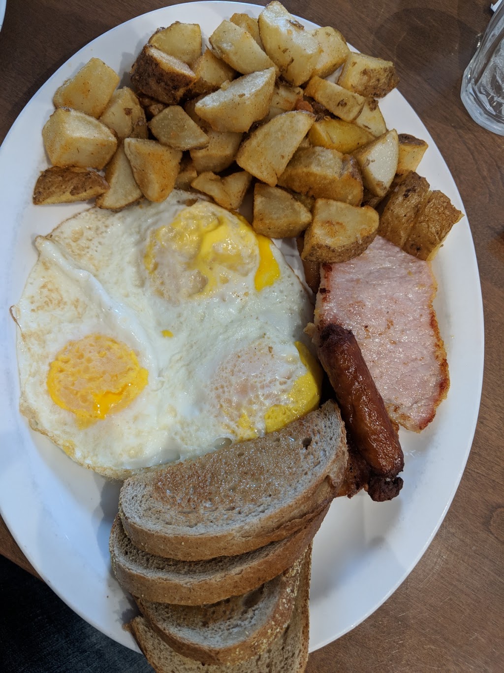 Scrambles Kitchen & Bar | 350 Reach St, Uxbridge, ON L9P 1R4, Canada | Phone: (905) 852-7323