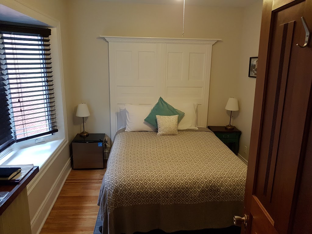 ELLIS HOUSE BED AND BREAKFAST - NIAGARA FALLS | 4284 Ellis St, Niagara Falls, ON L2E 1H1, Canada | Phone: (905) 358-0336