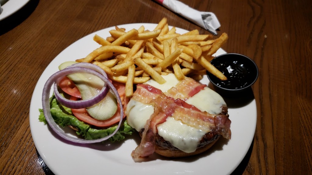 TGI Fridays Restaurant & Sports Bar | 6700 Fallsview Blvd, Niagara Falls, ON L2G 3W6, Canada | Phone: (905) 356-8523