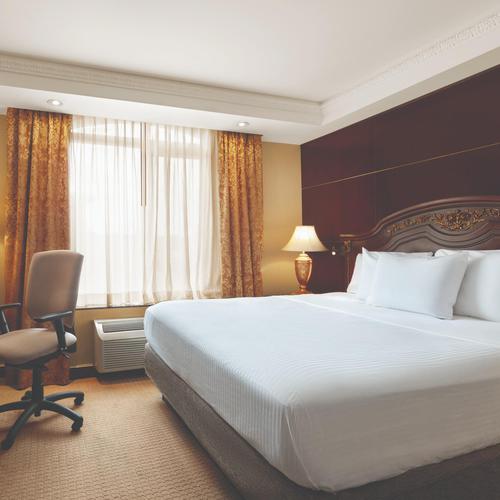 Radisson Toronto Airport West | 175 Derry Rd E, Mississauga, ON L5T 2Z7, Canada | Phone: (905) 364-9999