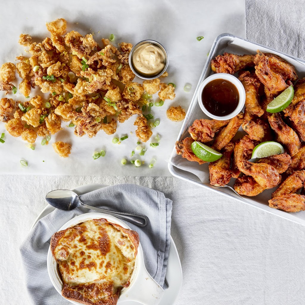 Barbies Resto Bar Grill | 1950 Rue Léonard-de-Vinci, Sainte-Julie, QC J3E 1Y8, Canada | Phone: (450) 922-3144