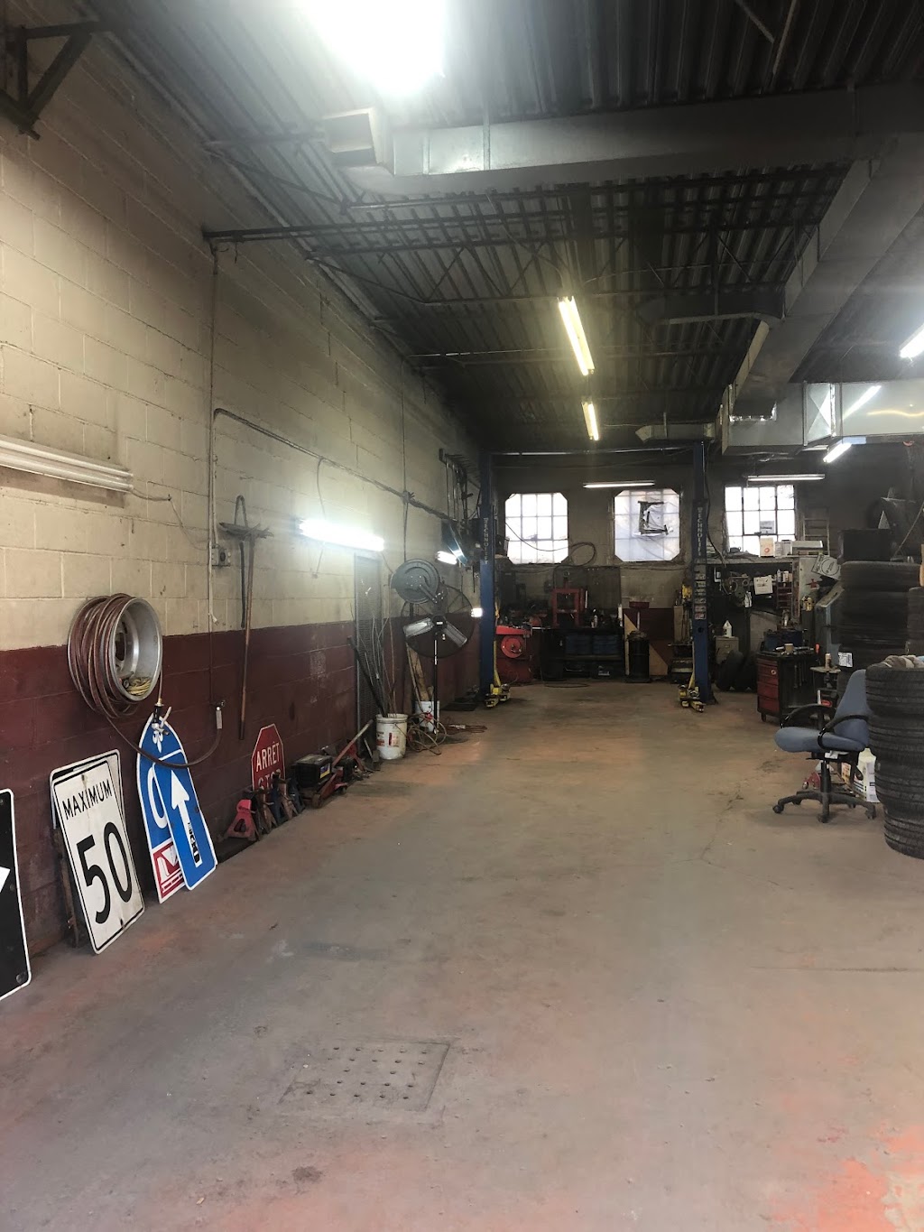 Le Pitstop Dorval | 785 Av. Halpern, Dorval, QC H9P 1G5, Canada | Phone: (514) 463-7777
