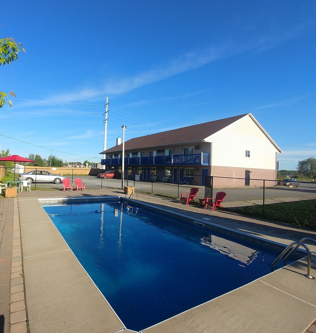 Motel Granby | 1085 Rue Principale, Granby, QC J2J 1Z4, Canada | Phone: (450) 378-6966
