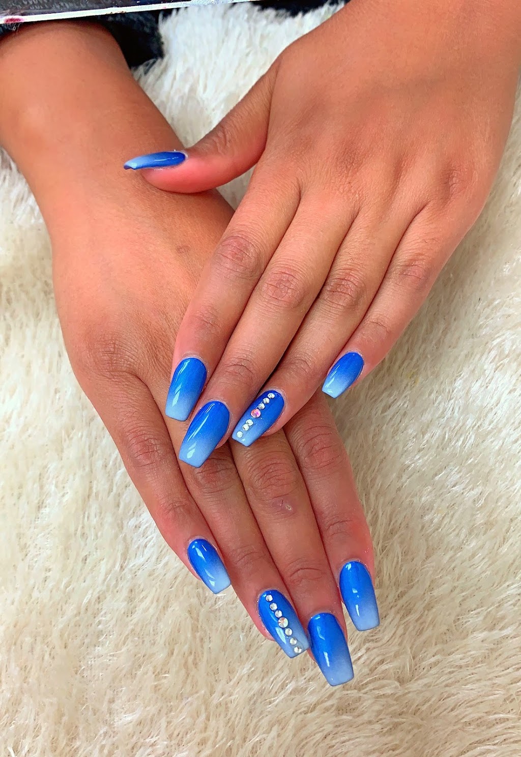 L&J Pro Nails | point of interest | 860 N Park Dr, Brampton, ON L6S 4N5, Canada | 2897527230 OR +1 289-752-7230