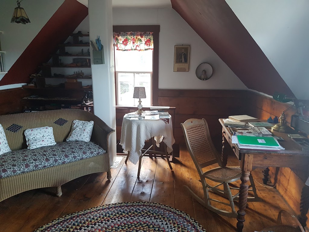 Barrett Bed and Breakfast | 723 Feltzen South Rd, Rose Bay, NS B0J 2X0, Canada | Phone: (902) 640-2111