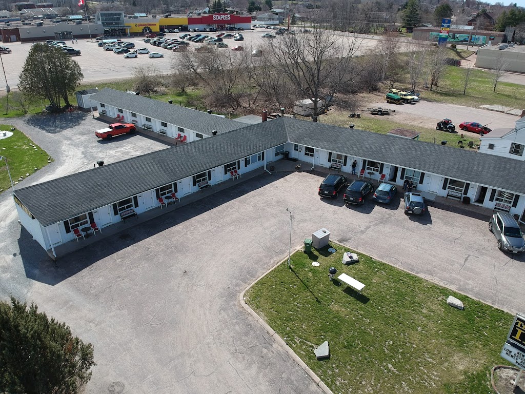 Travellers Inn | 1044 Pembroke St E, Pembroke, ON K8A 8K6, Canada | Phone: (613) 732-9901