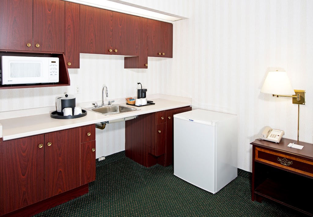 Hampton Inn by Hilton Ottawa | 100 Coventry Rd, Ottawa, ON K1K 4S3, Canada | Phone: (613) 741-2300