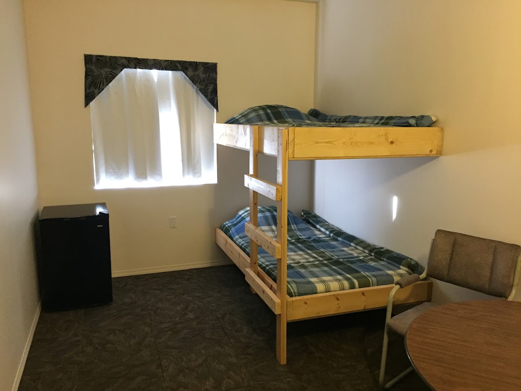 Invermere Hostel | 380 Laurier St, Invermere, BC V0A 1K7, Canada | Phone: (866) 222-0325