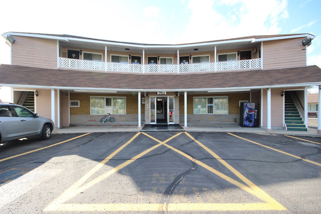 Aquarius Motel | 17518 ON-7, Perth, ON K7H 2S1, Canada | Phone: (613) 267-4261