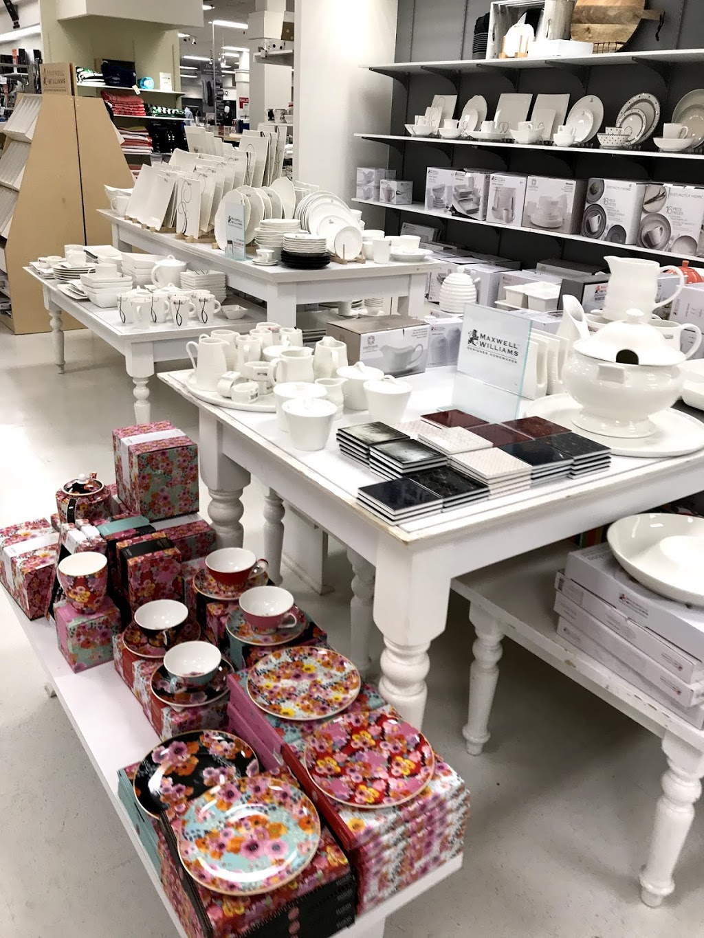 Hudsons Bay | 419 King St W, Oshawa, ON L1J 4X3, Canada | Phone: (905) 571-1211
