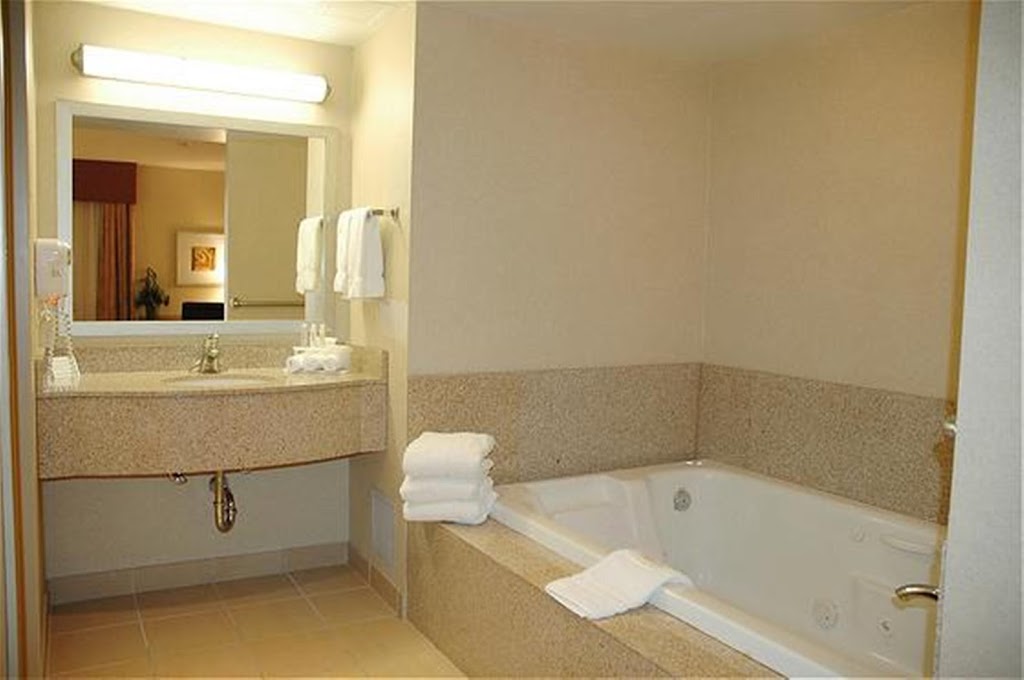 Holiday Inn Express & Suites Surrey | 15808 104 Ave, Surrey, BC V4N 5L2, Canada | Phone: (604) 930-8510