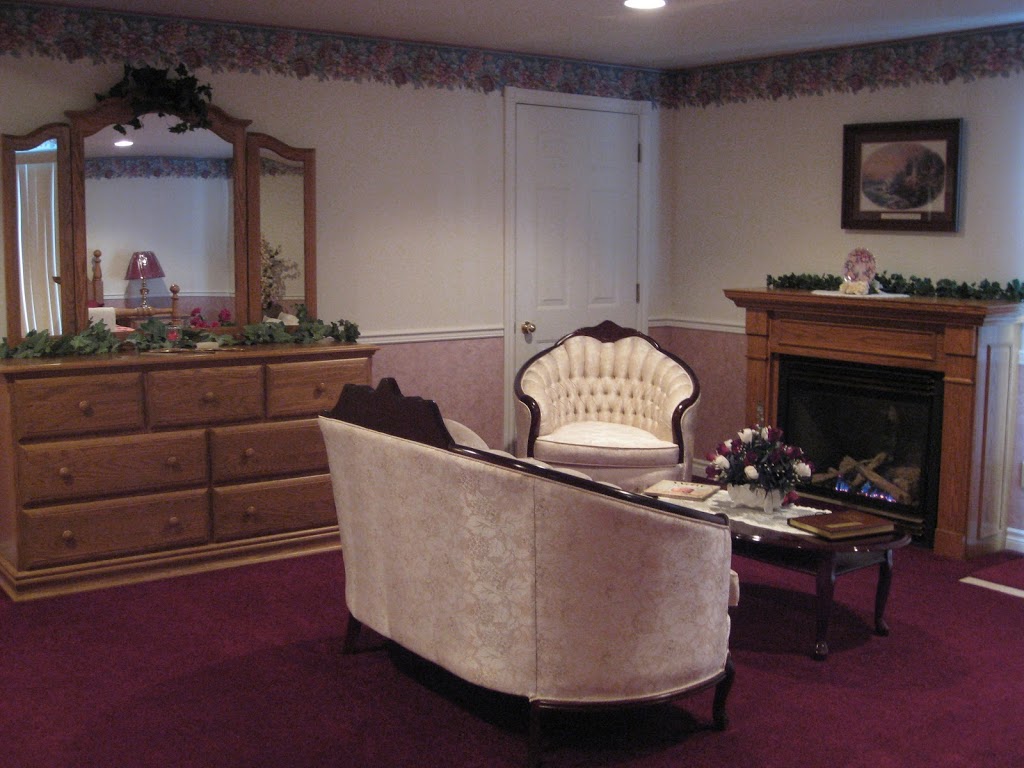 Walnut Hill Cabin | 3247 Bricker School Line, Wallenstein, ON N0B 2S0, Canada | Phone: (519) 664-1124