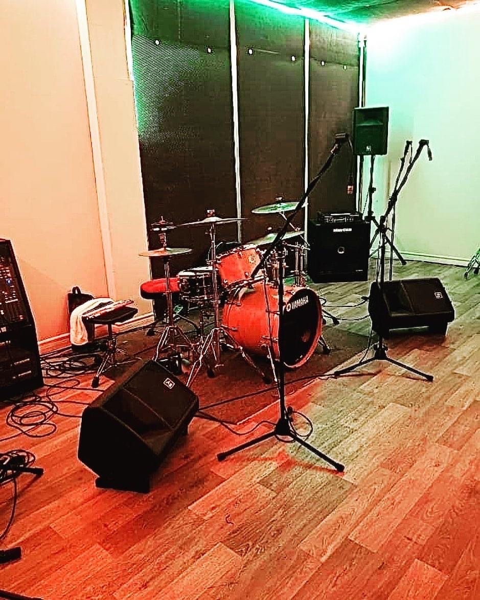 Studio Jam Avenue Inc | 1890 Rue Beaulac, Saint-Laurent, QC H4R 2E7, Canada | Phone: (514) 337-2526