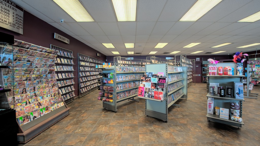 SexxxPlus - Lasalle | 2224 Rue Lapierre, LaSalle, QC H8N 2N1, Canada | Phone: (514) 366-9299