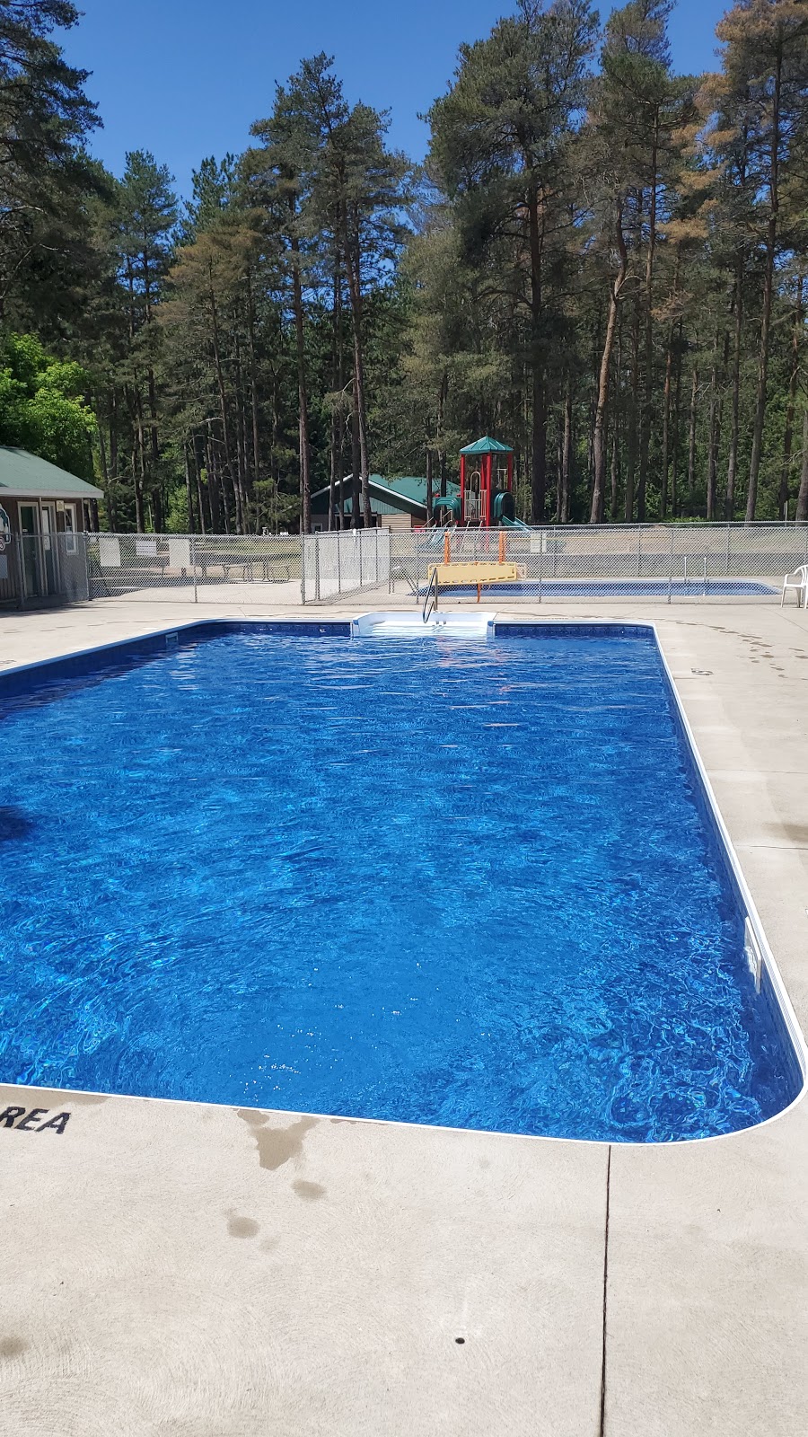 Whispering Pines Kiwanis | 719601, 719998 ON-6, Hepworth, ON N0H 1P0, Canada | Phone: (519) 935-2571
