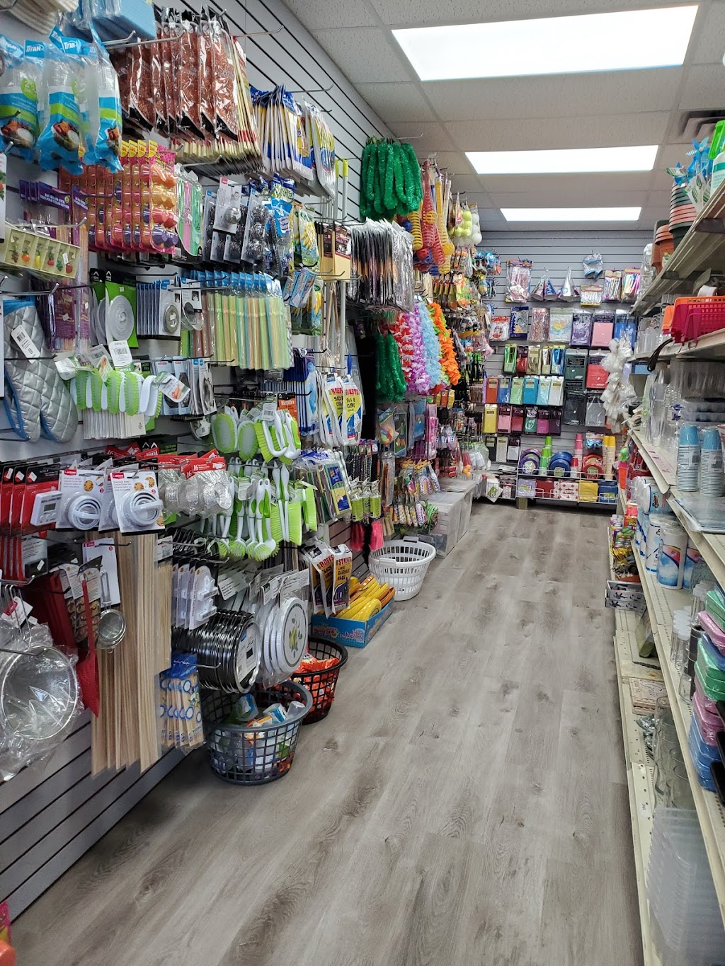Kensington Dollar Store | 305 10 St NW, Calgary, AB T2N 1V5, Canada | Phone: (403) 283-2266