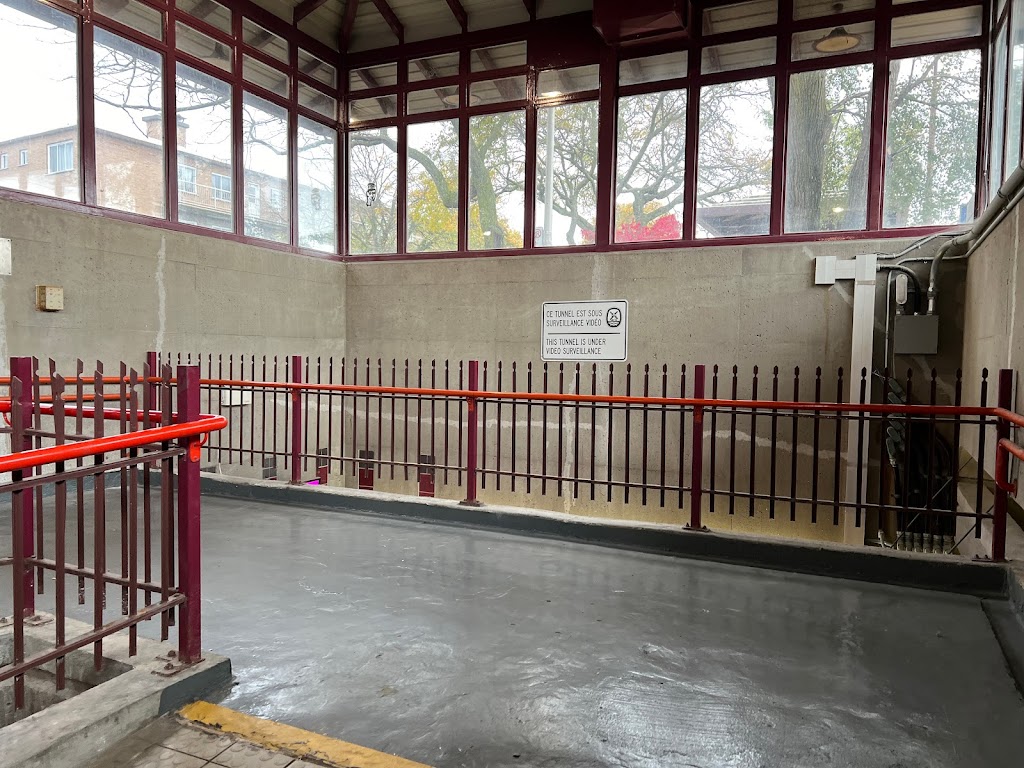 Gare Cedar Park | 518 Ave Donegani, Pointe-Claire, QC H9R 2W8, Canada | Phone: (514) 287-8726
