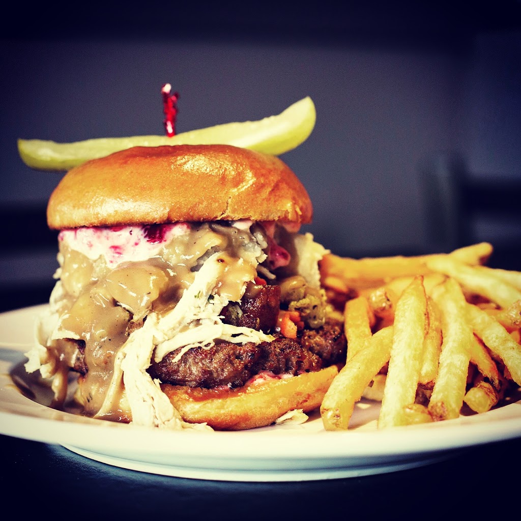 Oakwood Cafe | 660 Osborne St, Winnipeg, MB R3L 2B6, Canada | Phone: (204) 475-4250