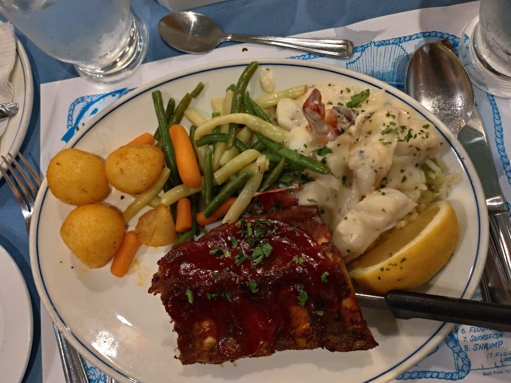 Flippers Fish House | 2300 Lawrence Ave E, Scarborough, ON M1P 2K9, Canada | Phone: (416) 759-6671