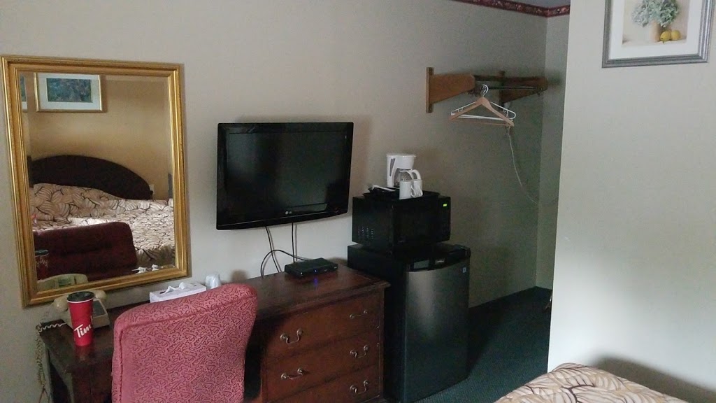 Forest Plaza Motel | 284 Main St N, Mount Forest, ON N0G 2L2, Canada | Phone: (519) 323-1101