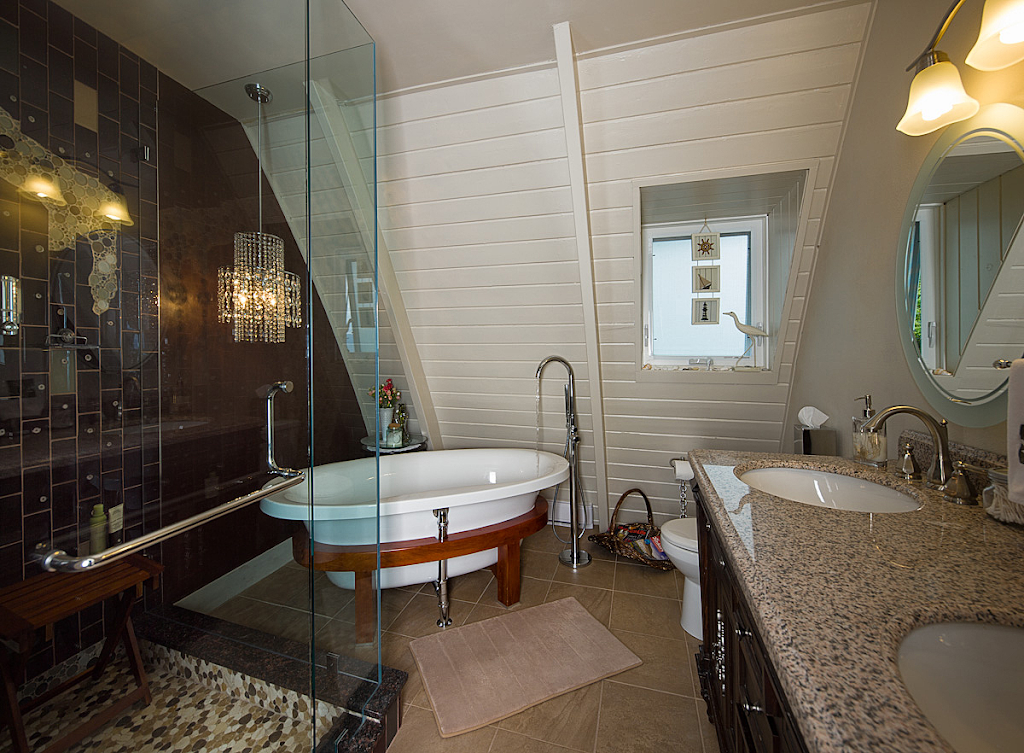 Chez Nicole Bed and Breakfast | 1194 Pettman Rd, West Kelowna, BC V1Z 2R7, Canada | Phone: (250) 212-1855