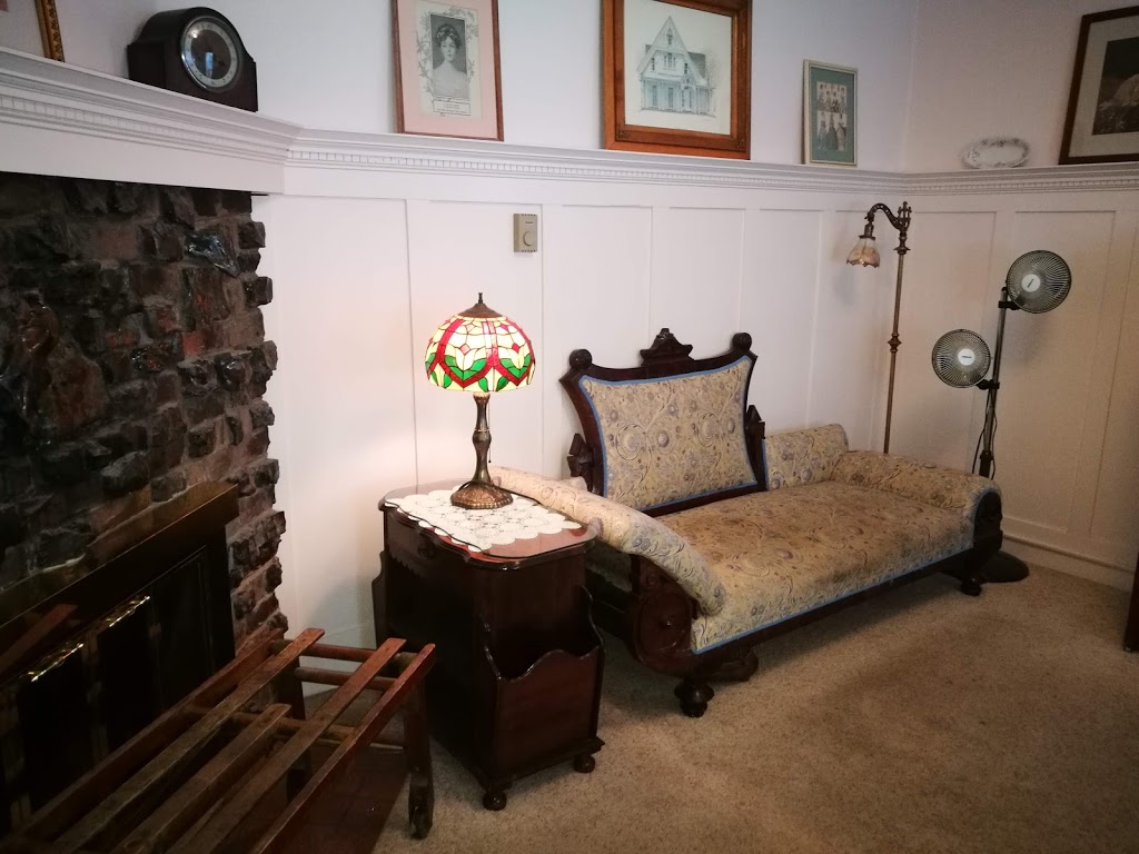 Trutch Manor | 621 Trutch St, Victoria, BC V8V 4C3, Canada | Phone: (877) 900-8877