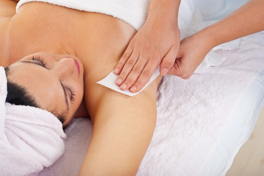 Clinique DEsthétique Carolyne | 1044 Rue de St Jovite, Mont-Tremblant, QC J8E 3J9, Canada | Phone: (819) 429-5276