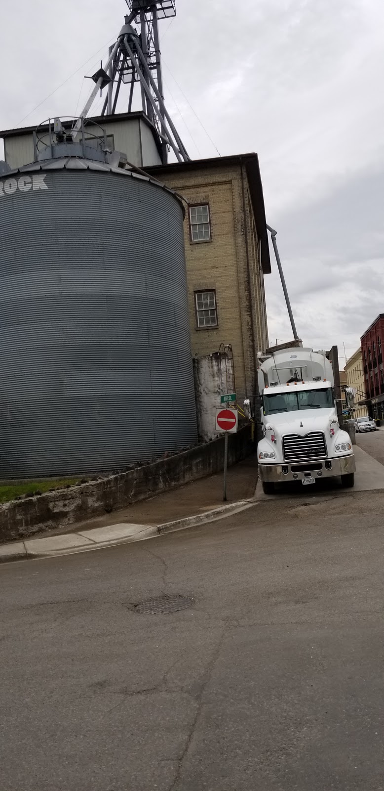 B-W Feed & Supply | 4022 Wilmot Easthope Rd, New Hamburg, ON N3A 3T1, Canada | Phone: (519) 662-1773