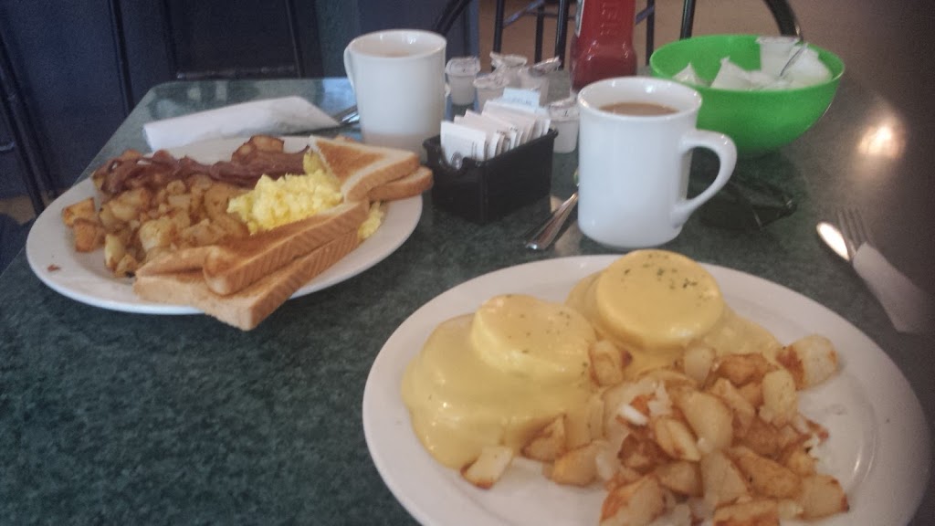 C Cs Lounge Shediac | 568 Main St, Shediac, NB E4P 2H1, Canada | Phone: (506) 532-0227