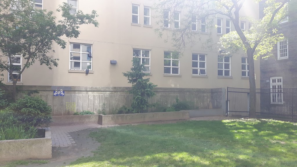 McGill Granby Parkette | 9 McGill St, Toronto, ON M5B 2E7, Canada