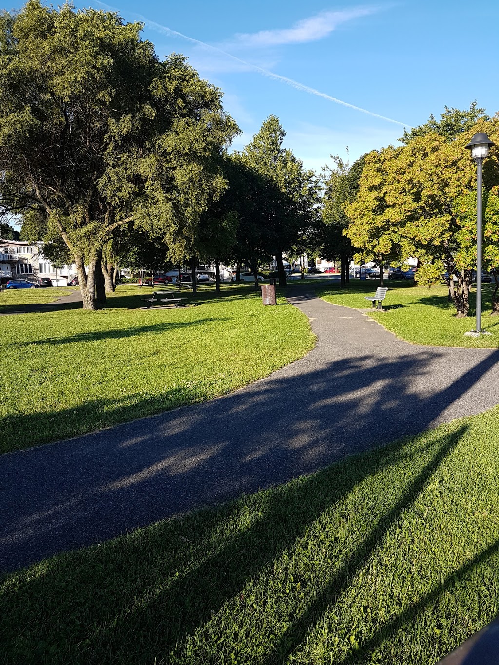 Parc de Peterborough | Boulevard Châteauneuf, Montréal, QC H1K, Canada | Phone: (514) 493-8245