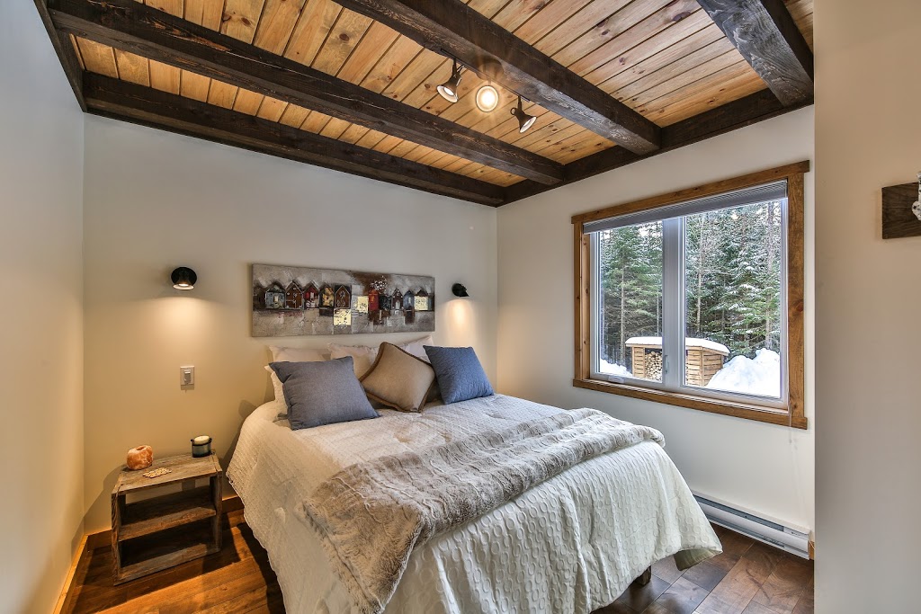 Chalet au Loup | 901 chemin de la Compagnie, Saint-Alexis-des-Monts, QC J0K 1V0, Canada | Phone: (514) 295-7843