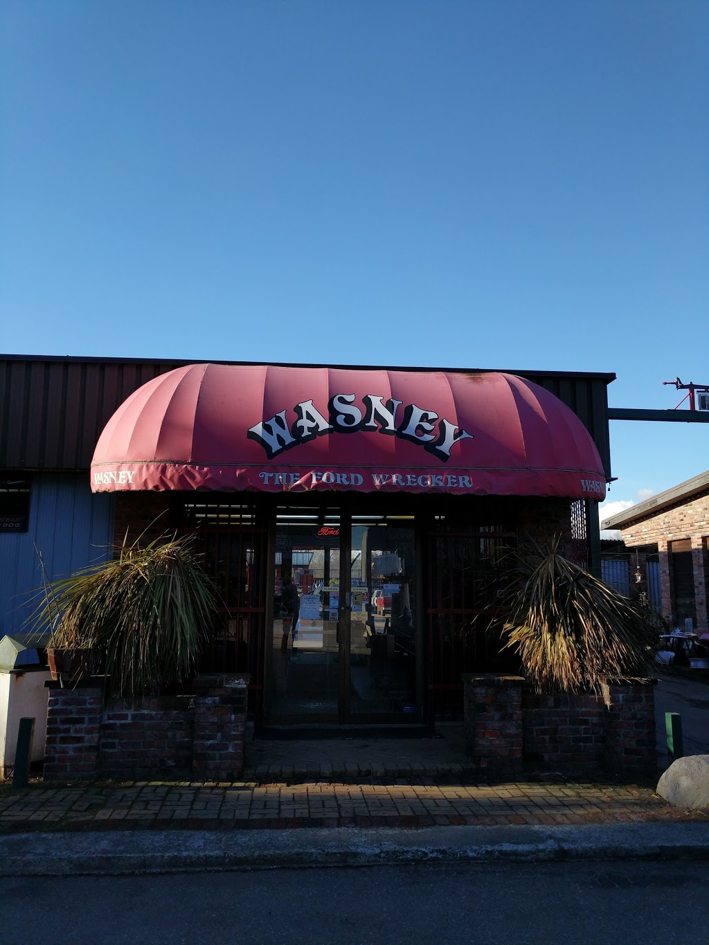 Wasney Automotive Ltd | 6011 Trapp Ave, Burnaby, BC V3N 2V3, Canada | Phone: (866) 526-4266