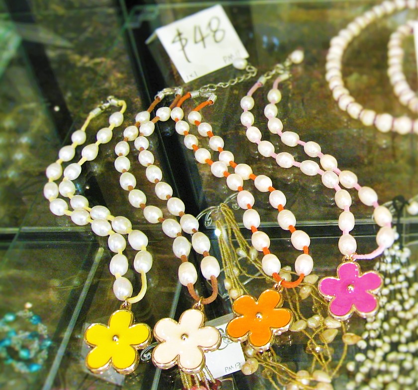 Incroyables | 595 Rue Saint-Jean, Québec, QC G1R 1P7, Canada | Phone: (581) 300-7766