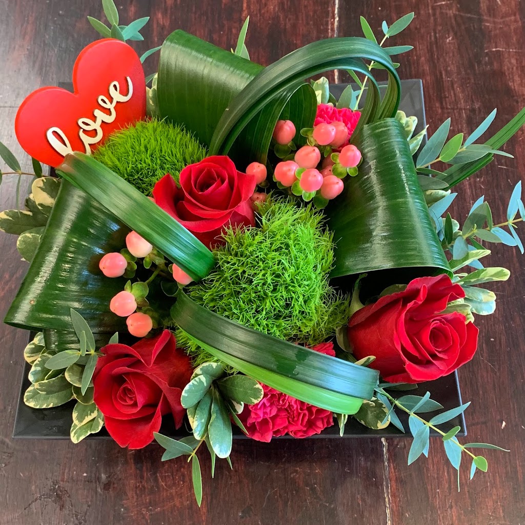 Funky Petals North / Central Edmonton | 586 Griesbach Parade NW, Edmonton, AB T5E 6W9, Canada | Phone: (780) 752-8659