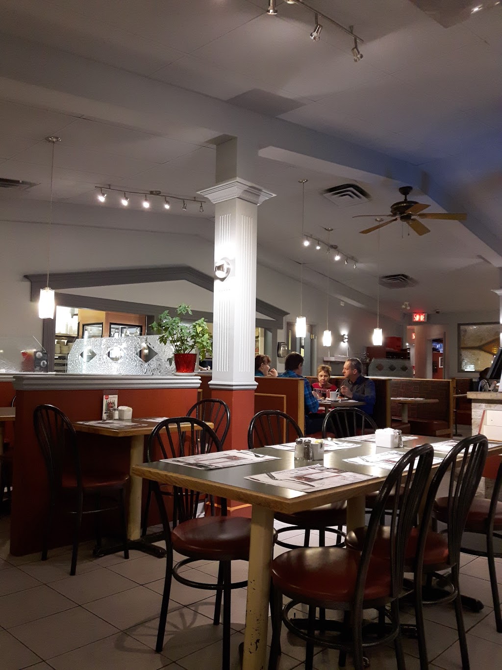 Resto 2000 | 3111 Route Lagueux, Saint-Étienne-de-Lauzon, QC G6J 1K5, Canada | Phone: (418) 831-3444