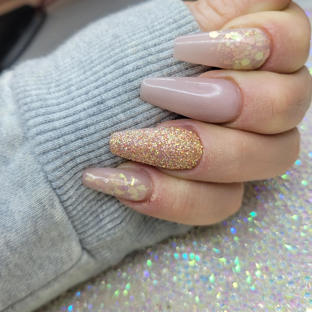 Esthetique et ongles Mary`s | 215 Rue des Camelias, Mont-Laurier, QC J9L 3G3, Canada | Phone: (819) 616-0171