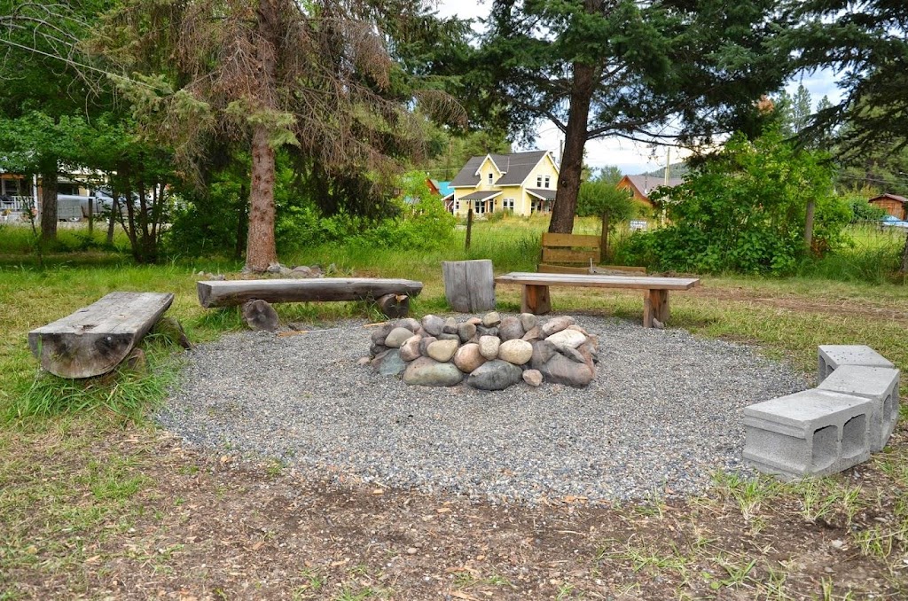 The Black Bear Den (Rental) | 2624 Coalmont Rd, Tulameen, BC V0X 2L0, Canada | Phone: (778) 558-5746