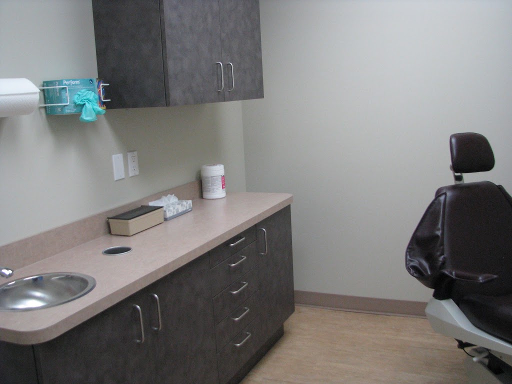 Royal Denture Clinic | 3630 Brentwood Rd NW #313A, Calgary, AB T2L 1K8, Canada | Phone: (403) 338-1014