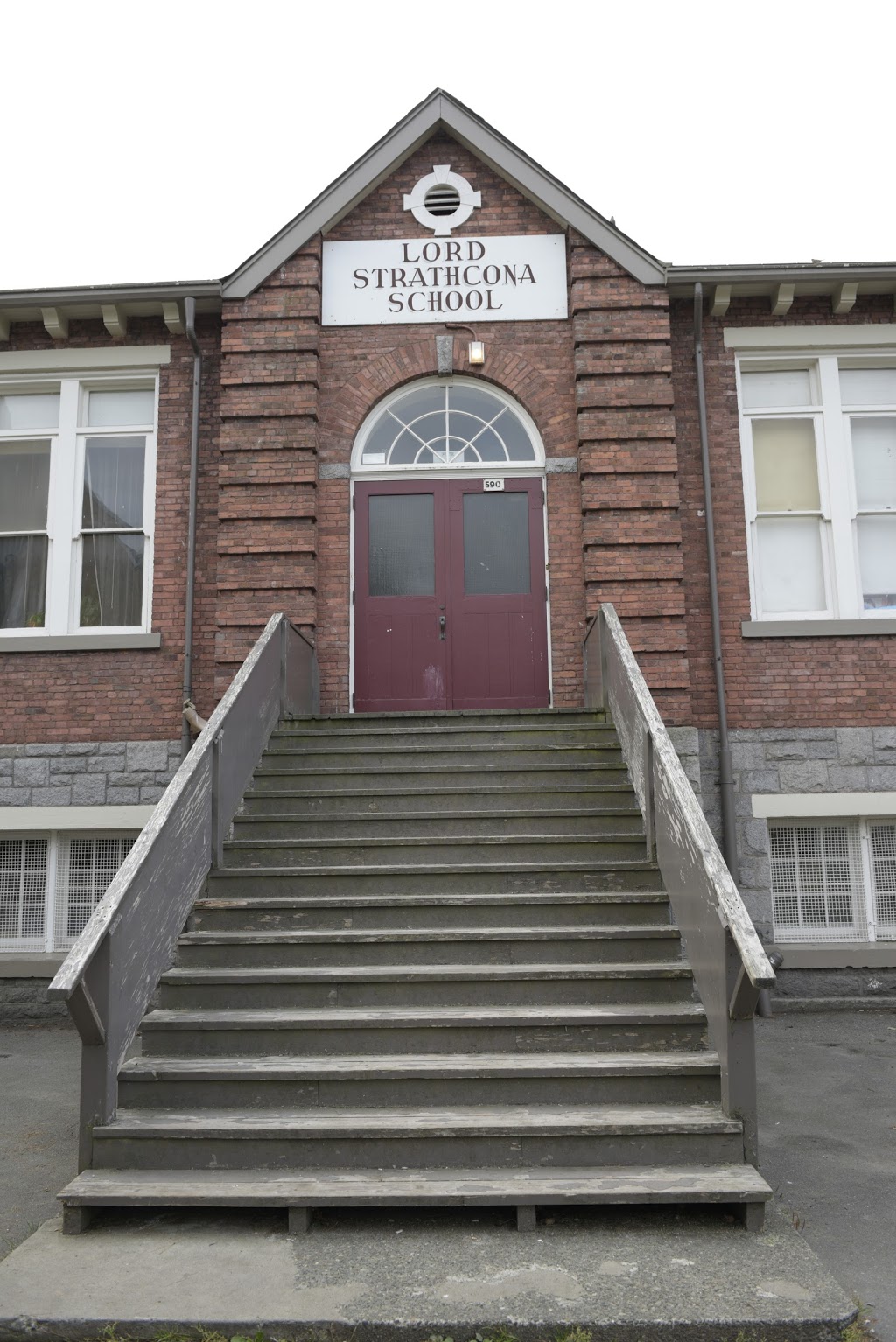 Lord Strathcona Elementary School | 592 E Pender St, Vancouver, BC V6A 1V3, Canada | Phone: (604) 713-4630