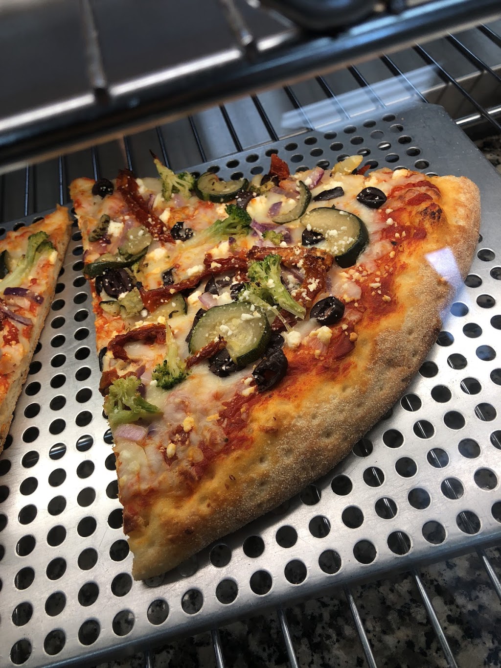 Pizza Pizza | 210 Glendale Ave, St. Catharines, ON L2T 3Y6, Canada | Phone: (905) 687-1111