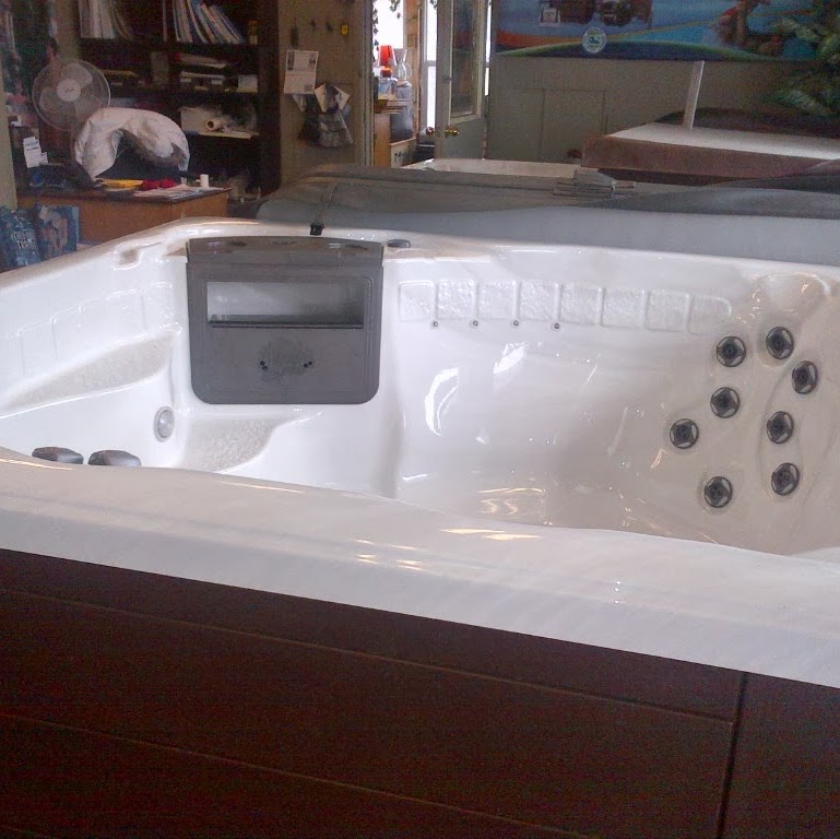 Reflections Pools | 1646 Durham Regional Hwy 2, Courtice, ON L1E 2R6, Canada | Phone: (905) 404-0583