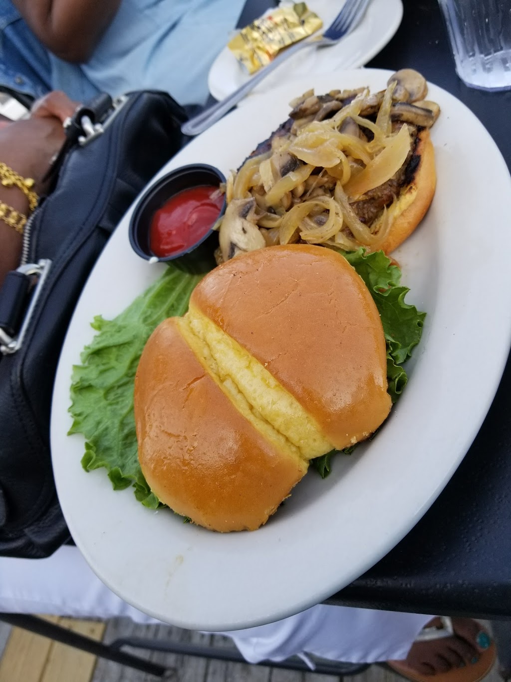 Crews Inn | 31988 N River Rd, Harrison Charter Township, MI 48045, USA | Phone: (586) 463-8144