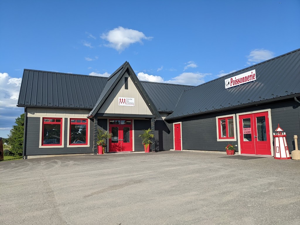 Marché Des Trois Fumoirs | 47 Rue du Seigneur-Côté, LIsle-Verte, QC G0L 1K0, Canada | Phone: (418) 898-2046
