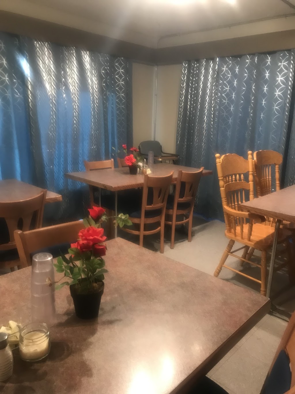 Austin Cafe and Grill | Manitoba Ave, Austin, MB R0H 0C0, Canada | Phone: (204) 637-3330