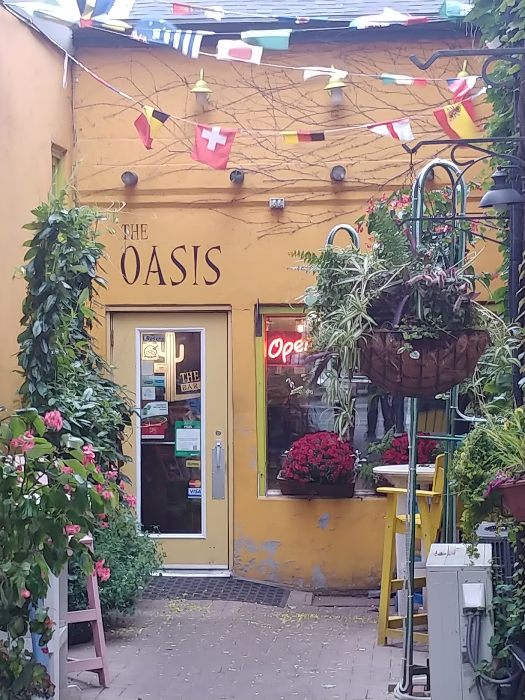 Craby Carol’s | 31 King St E, Cobourg, ON K9A 3P8, Canada | Phone: (905) 372-6634