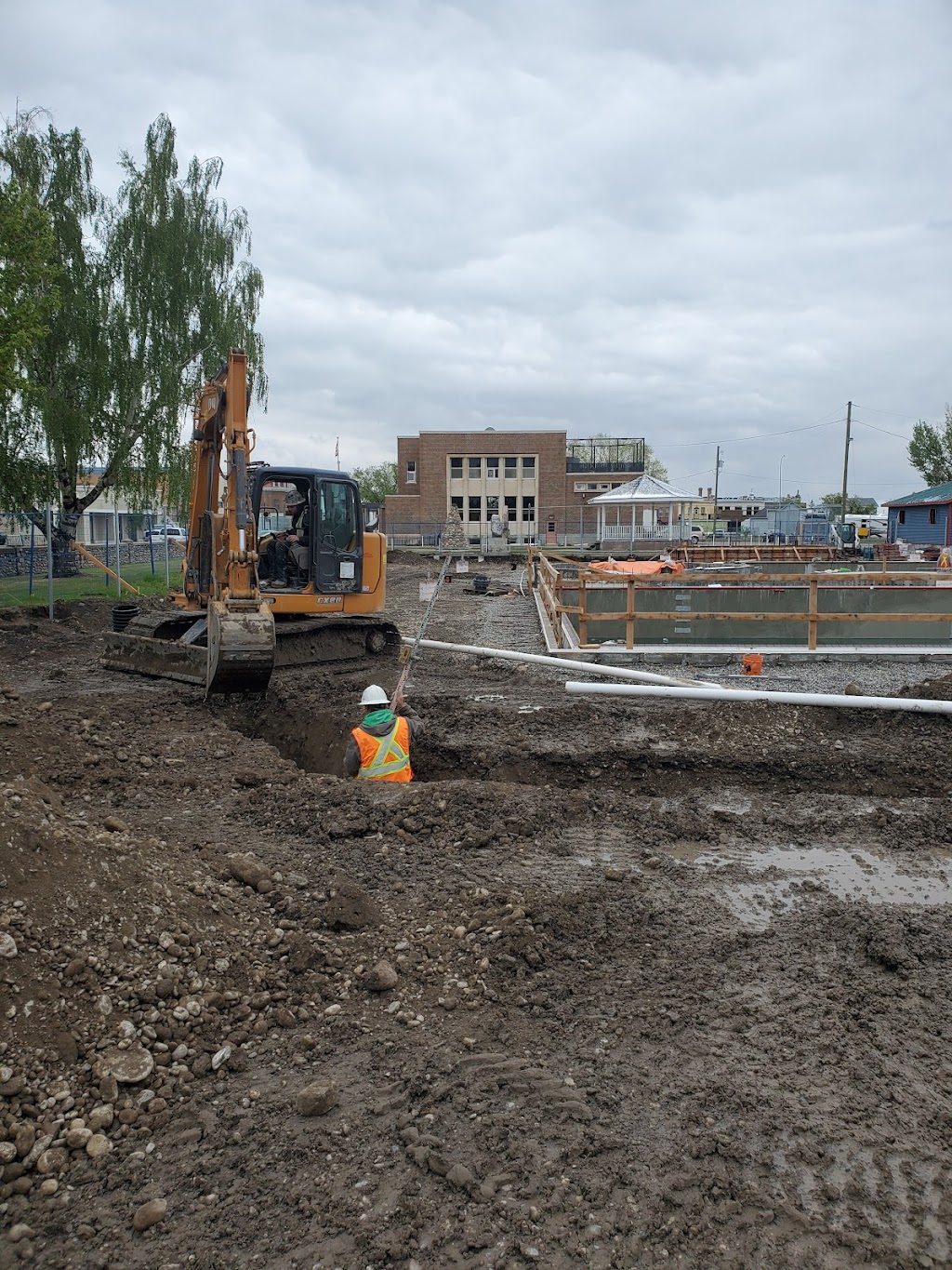 D W Dirt Works | 147 Hartley Ave, Fort Macleod, AB T0L 0Z0, Canada | Phone: (403) 553-2925