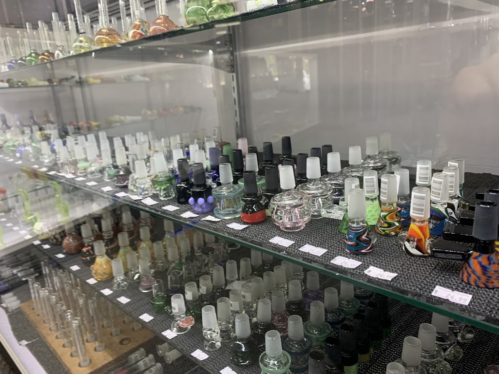 Unicorn Glass Emporium | 671 Colborne St, Brantford, ON N3S 3M8, Canada | Phone: (519) 758-8383