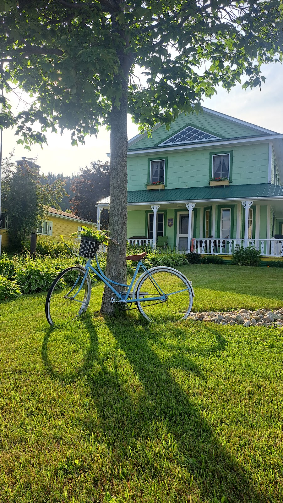 La Maison Tremblay | 131 Rue du Bord de lEau, Tadoussac, QC G0T 2A0, Canada | Phone: (418) 235-4606